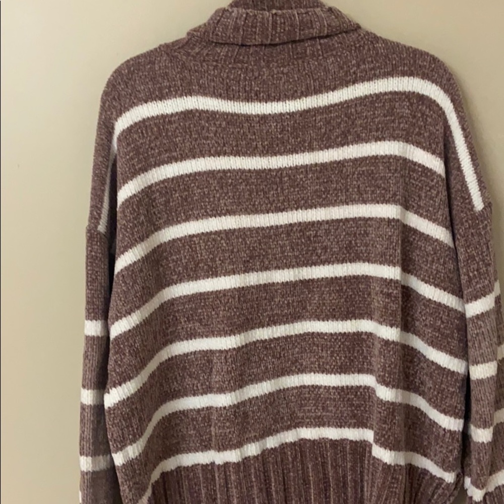 Stripped high- low Turtleneck Sweater - Picture 8 of 10